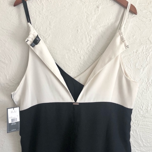 VOLCOM B|W Last Night Romper🖤 - Picture 4 of 8